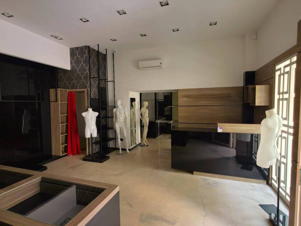 negozio in affitto ad Afragola in zona Centro Città