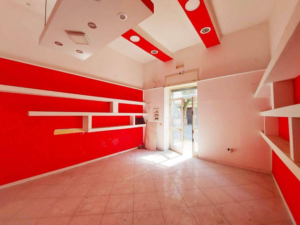 negozio in affitto ad Afragola in zona Centro Città