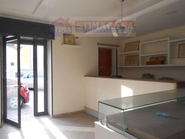 negozio in affitto ad Afragola in zona Centro Città