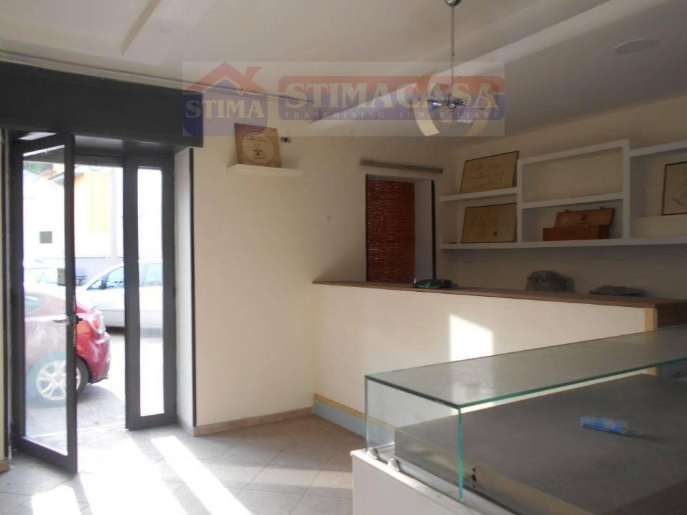 negozio in affitto ad Afragola in zona Centro Città