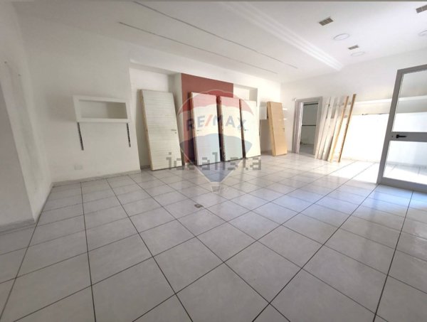 locale commerciale in affitto ad Afragola