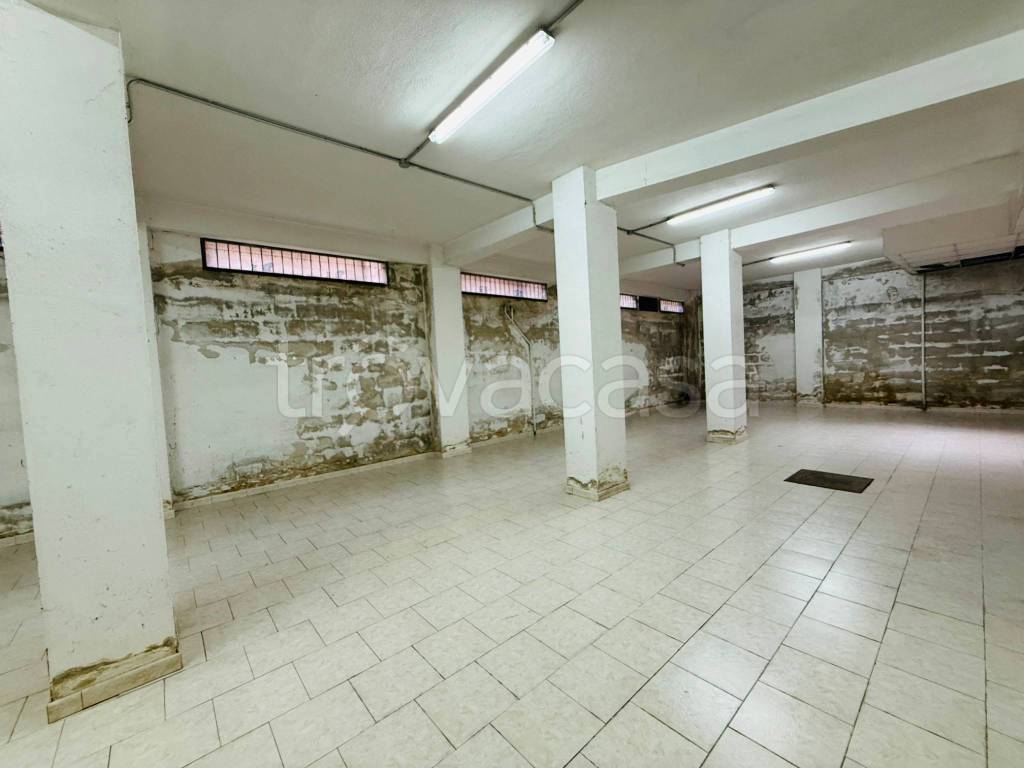 locale commerciale in affitto ad Afragola in zona Centro Città