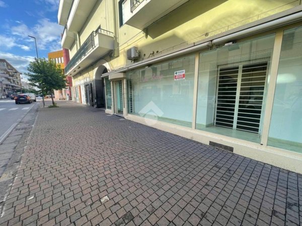 negozio in affitto ad Afragola in zona Centro Città