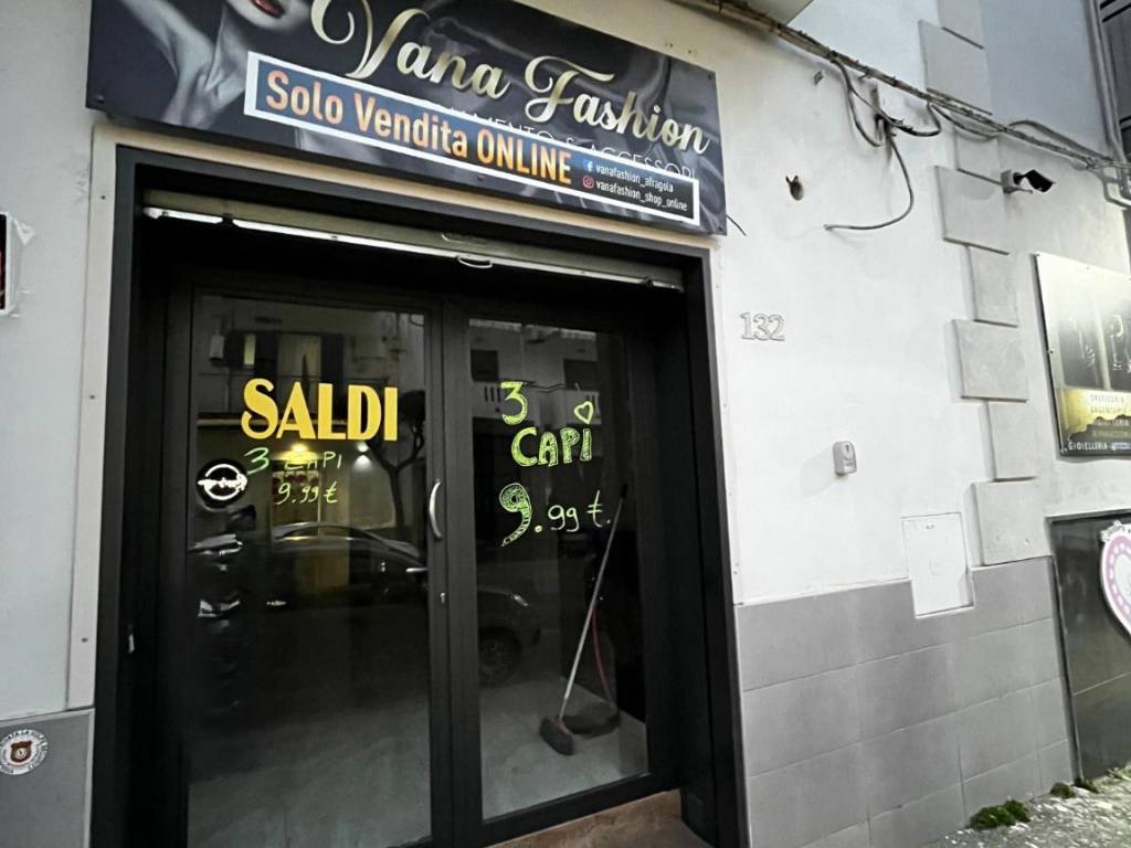 negozio in affitto ad Afragola in zona Centro Città