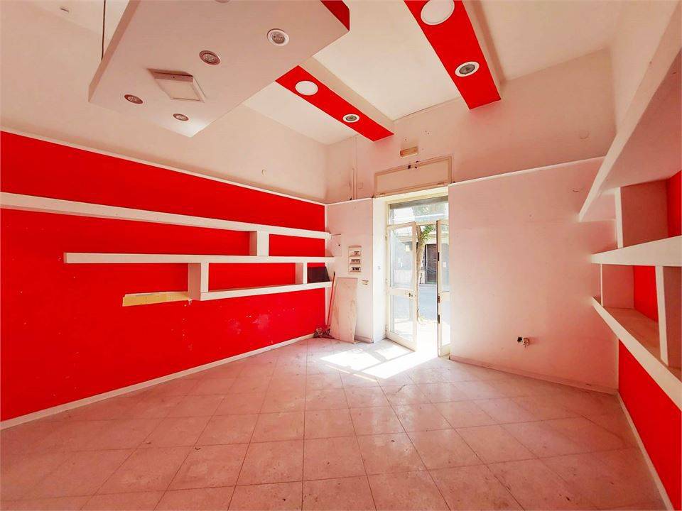 negozio in affitto ad Afragola in zona Centro Città