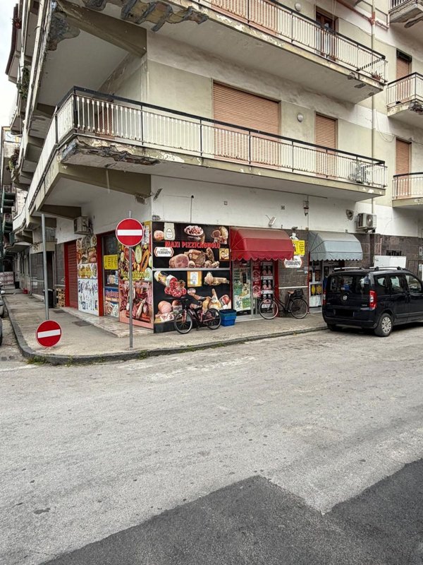 negozio in affitto ad Afragola in zona Centro Città
