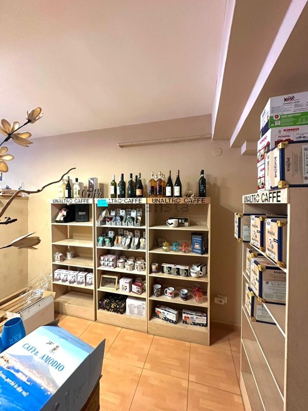 locale commerciale in affitto ad Afragola in zona Centro Città