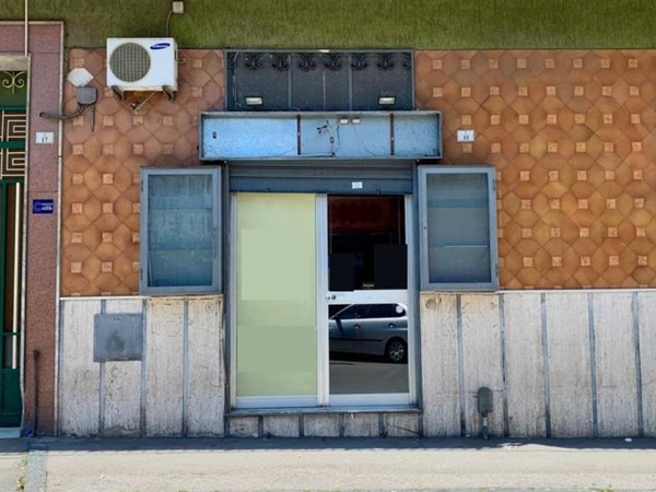negozio in affitto ad Afragola in zona Saggese