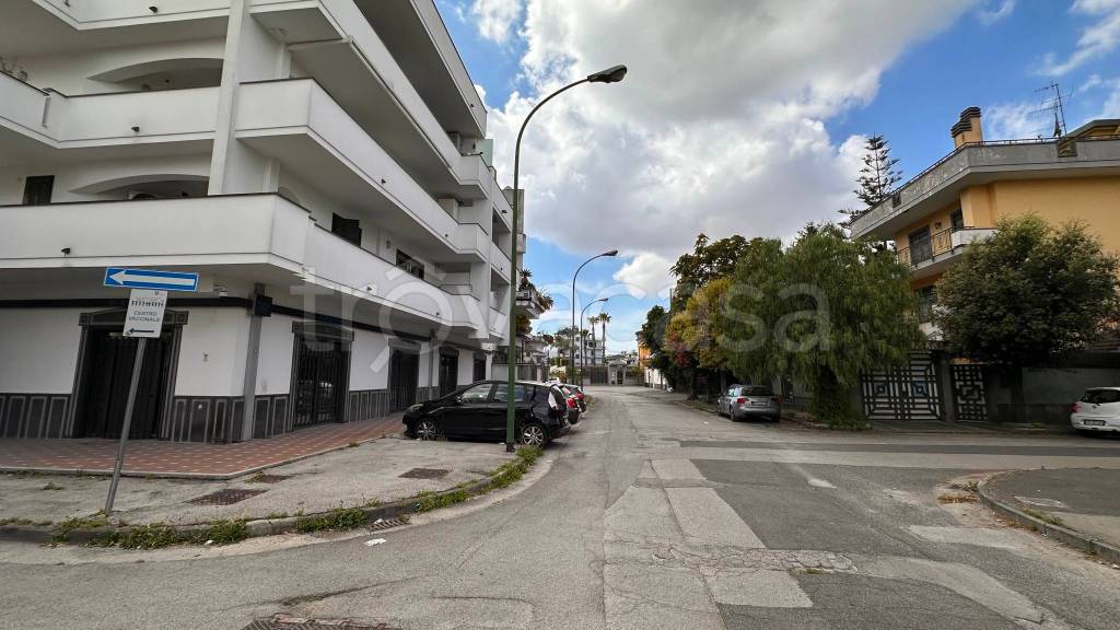 negozio in affitto ad Afragola in zona Centro Città