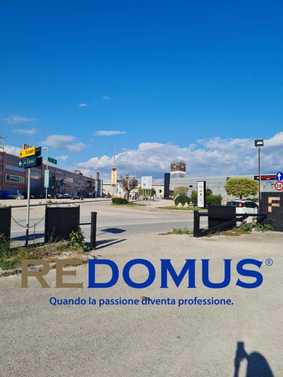 negozio in affitto ad Afragola in zona Saggese