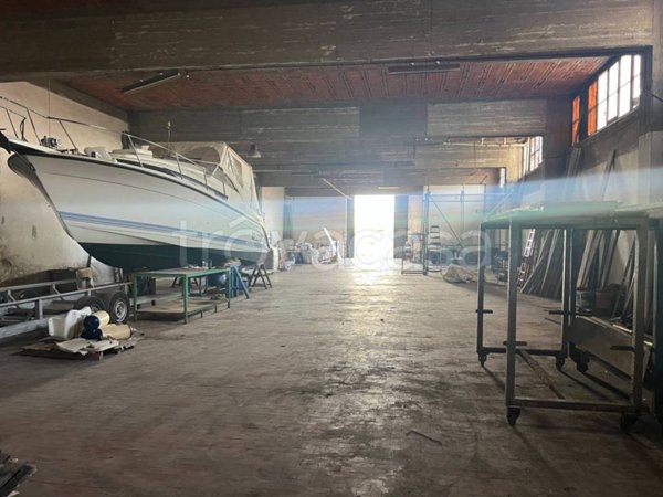 locale commerciale in affitto ad Arzano