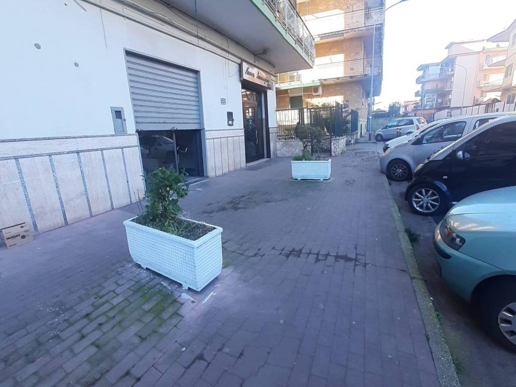 negozio in affitto ad Arzano