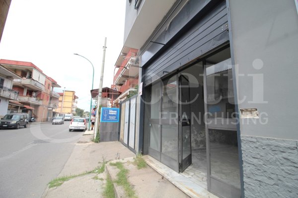locale commerciale in affitto ad Arzano