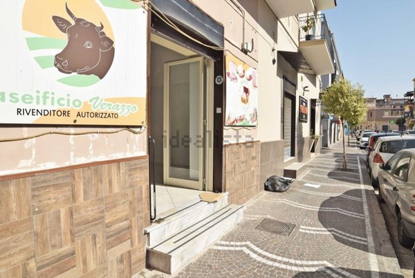 locale commerciale in affitto ad Arzano