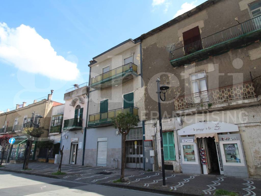 negozio in affitto ad Arzano