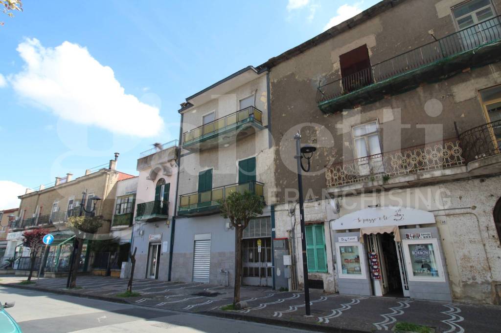 negozio in affitto ad Arzano