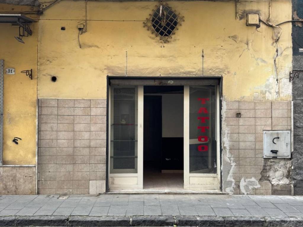 negozio in affitto ad Arzano