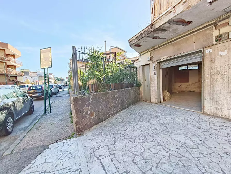 negozio in affitto ad Arzano