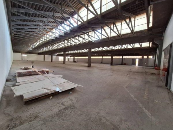 locale commerciale in affitto ad Arzano