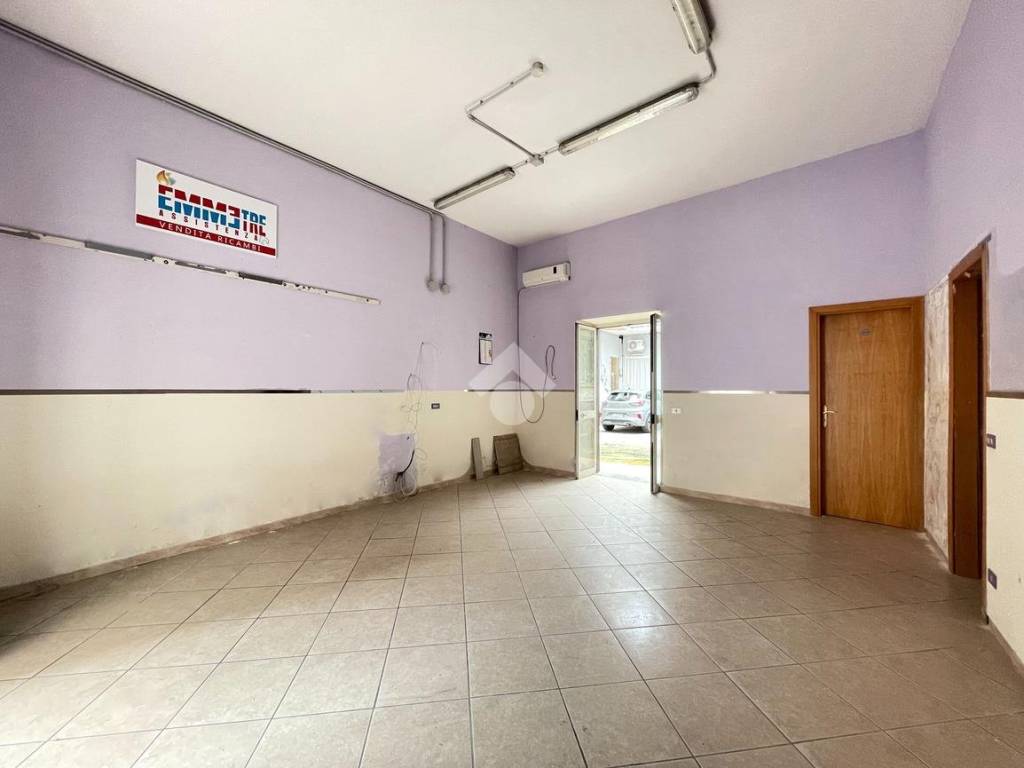 locale commerciale in affitto ad Arzano