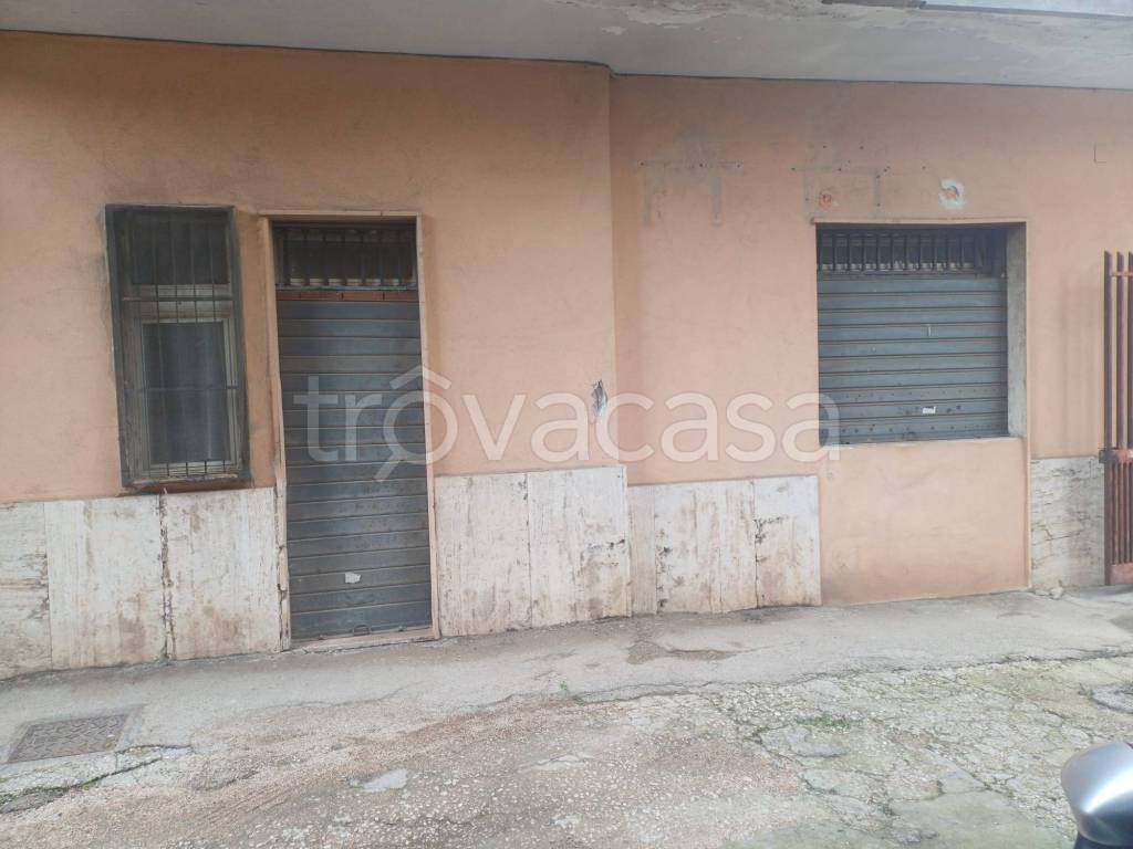 negozio in affitto ad Arzano