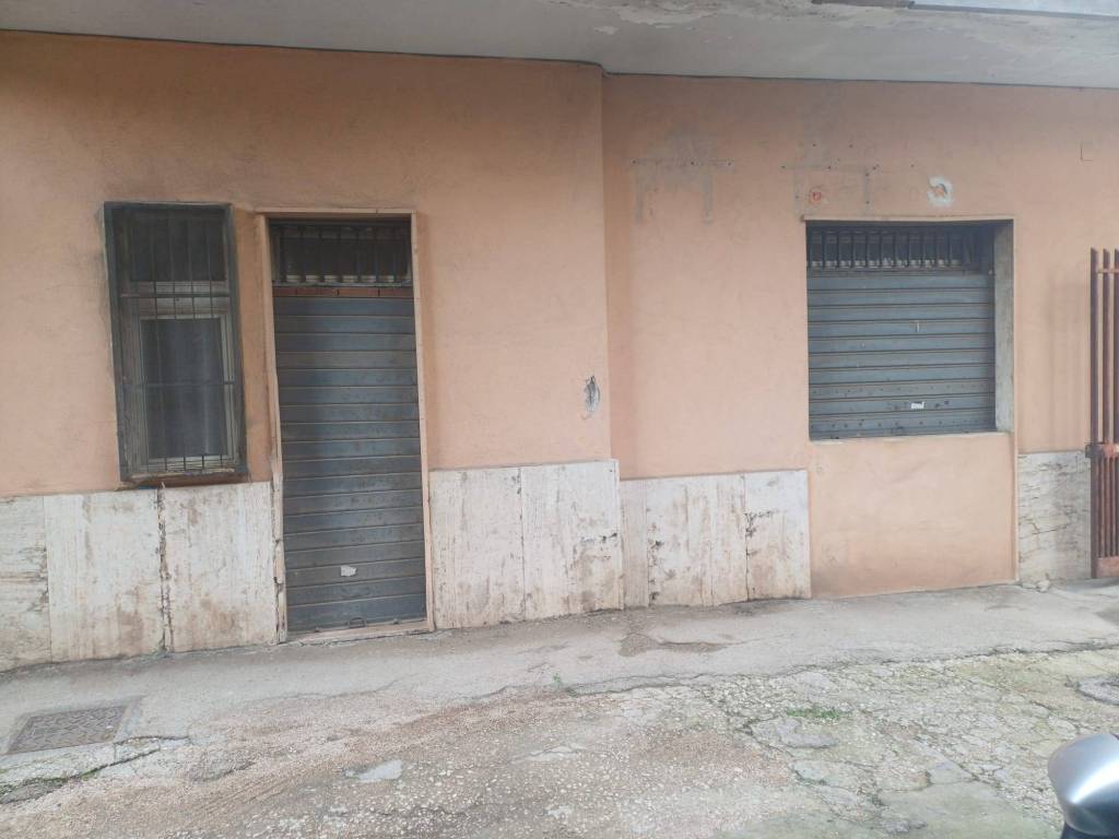 negozio in affitto ad Arzano