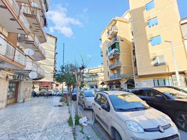 locale commerciale in affitto ad Arzano
