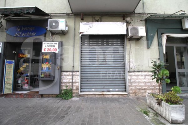 negozio in affitto ad Arzano