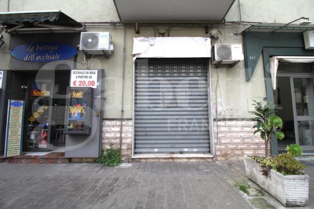 negozio in affitto ad Arzano