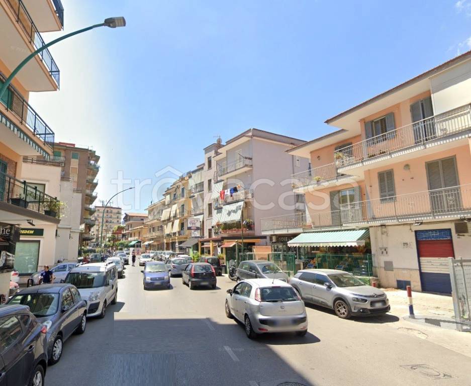 negozio in affitto ad Arzano