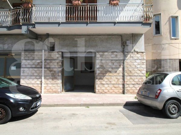 negozio in affitto ad Arzano