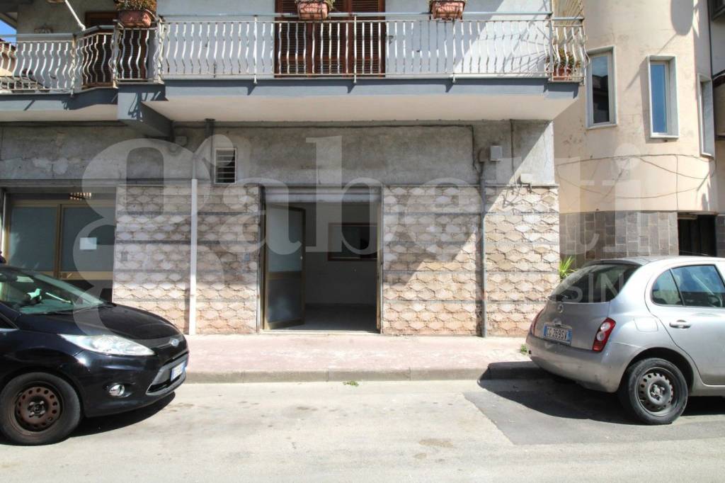 negozio in affitto ad Arzano