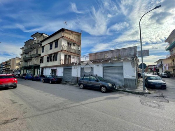 locale commerciale in affitto ad Arzano