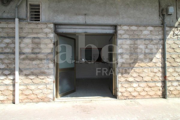 locale commerciale in affitto ad Arzano