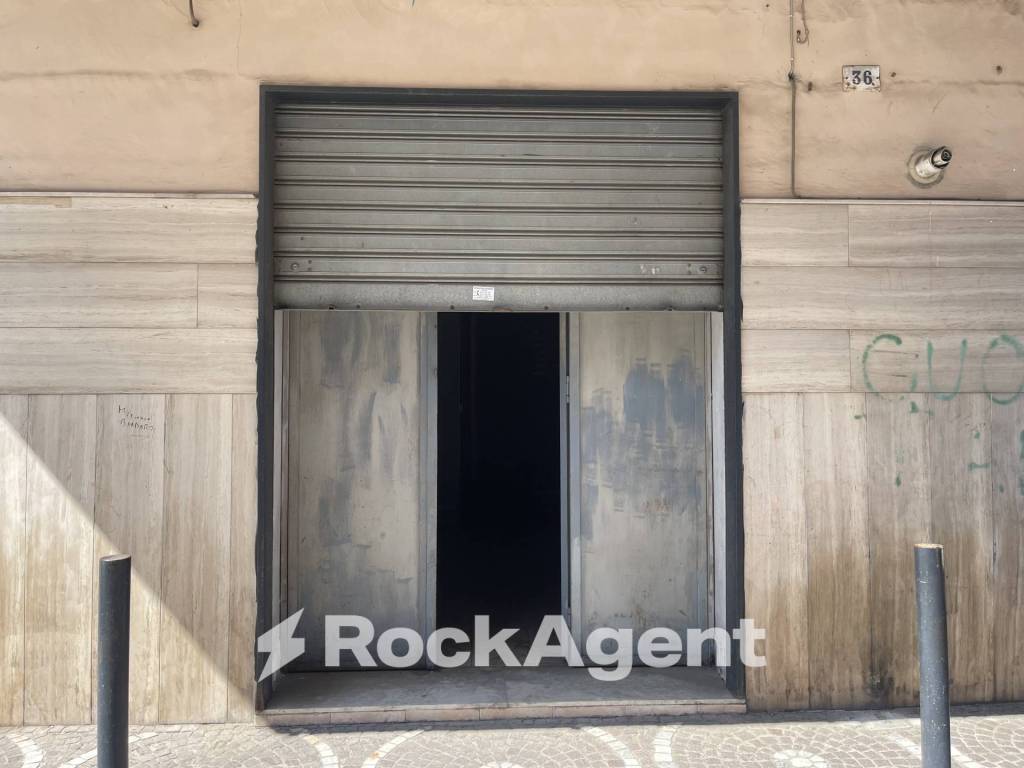 negozio in affitto ad Arzano