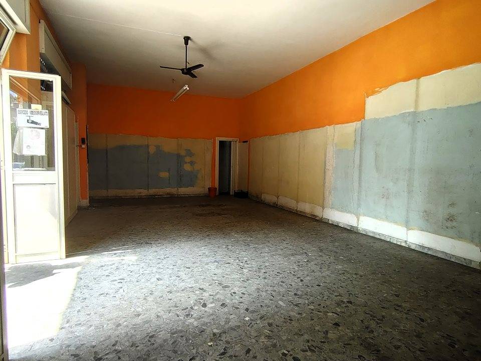 negozio in affitto ad Arzano