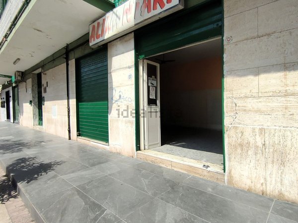 locale commerciale in affitto ad Arzano
