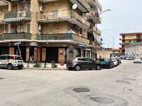 negozio in affitto ad Arzano