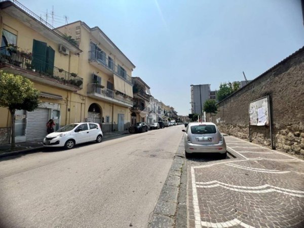 locale commerciale in affitto ad Arzano