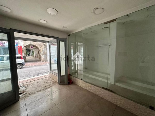 locale commerciale in affitto ad Arzano
