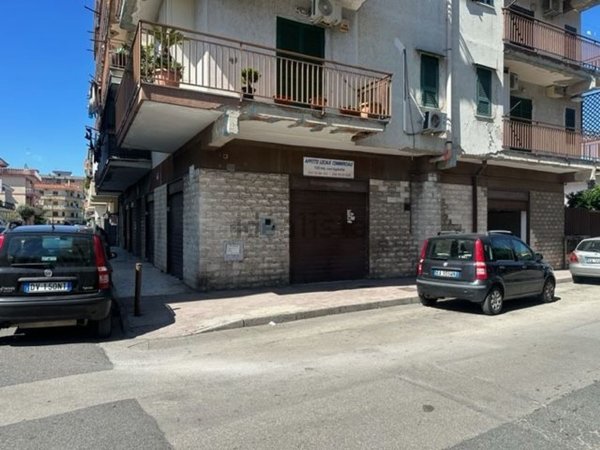 locale commerciale in affitto ad Arzano