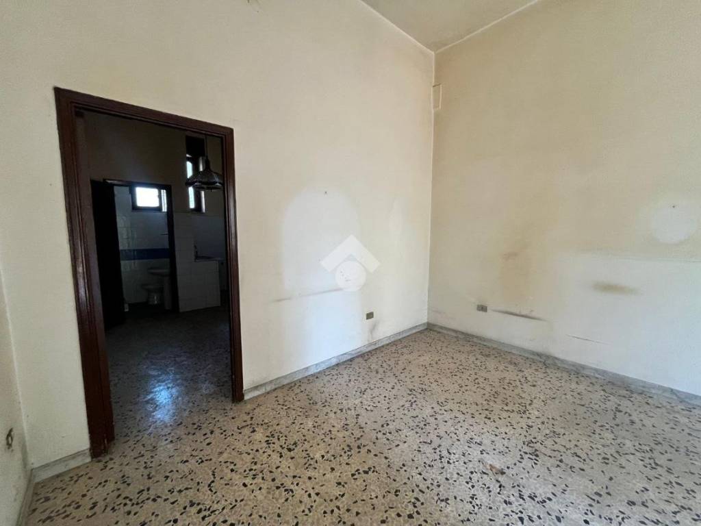 negozio in affitto ad Arzano