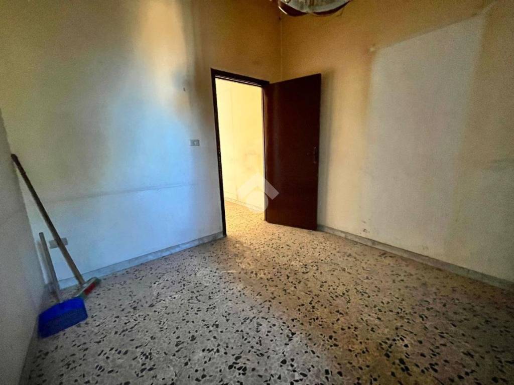 negozio in affitto ad Arzano