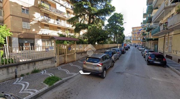 negozio in affitto ad Arzano