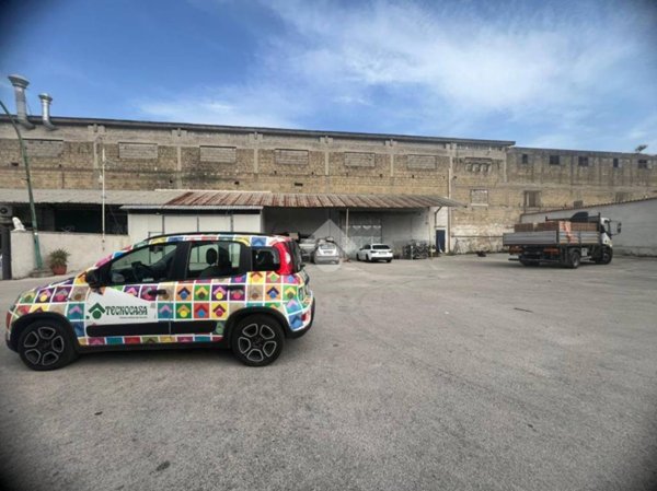locale commerciale in affitto ad Arzano