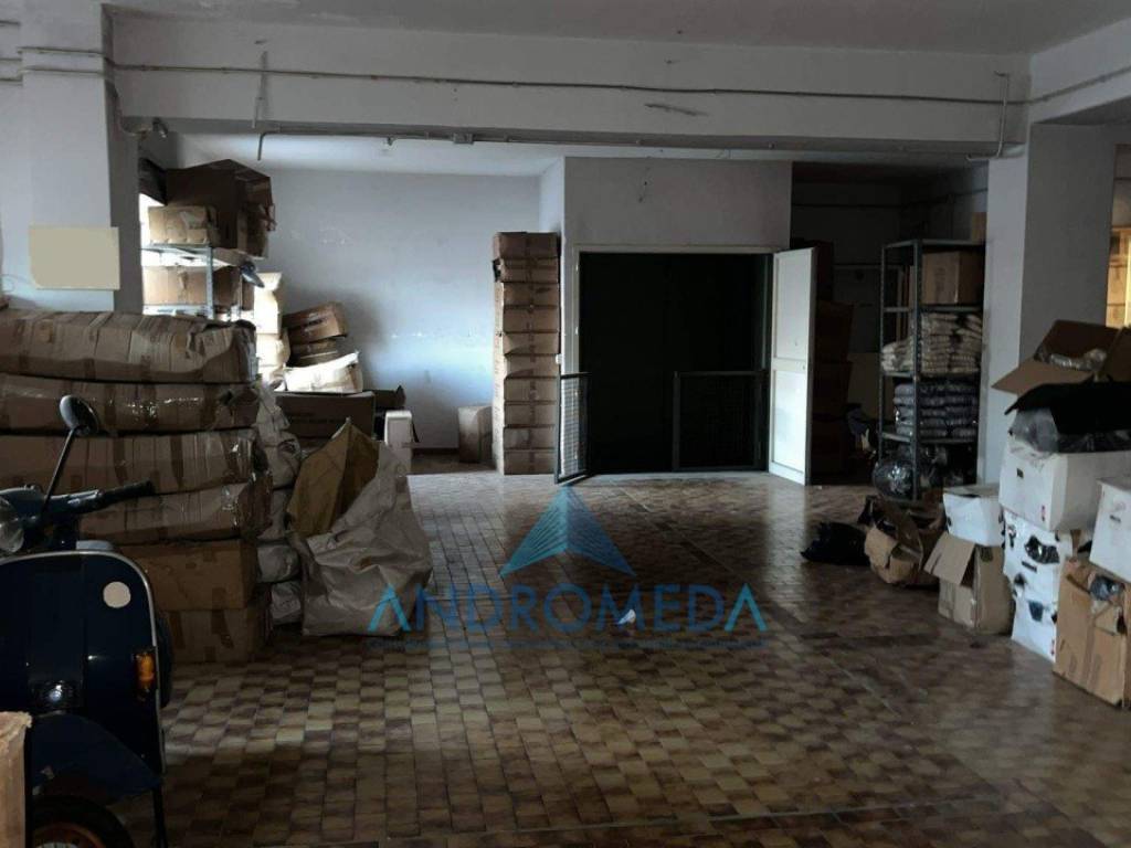 locale commerciale in affitto ad Arzano