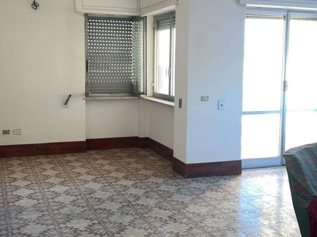 locale commerciale in affitto ad Arzano