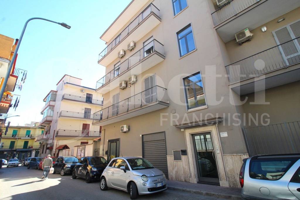 negozio in affitto ad Arzano