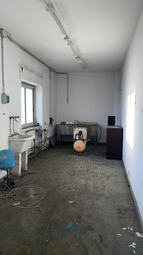 capannone in affitto ad Arzano