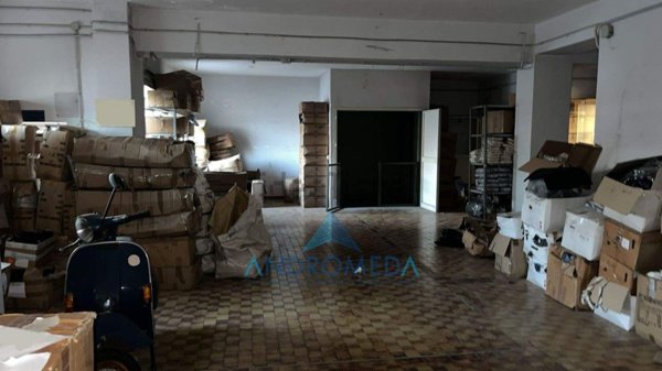 capannone in affitto ad Arzano